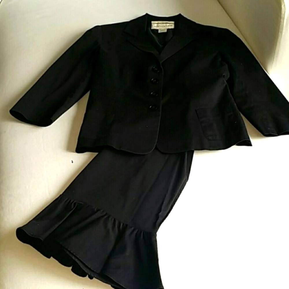 Evan Picone fun n flirtysummer suit